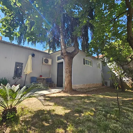 Near Pazari Ri Tatil Evi Tiran