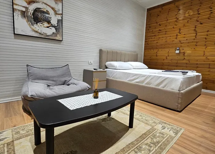 Near Pazari Ri 地拉那